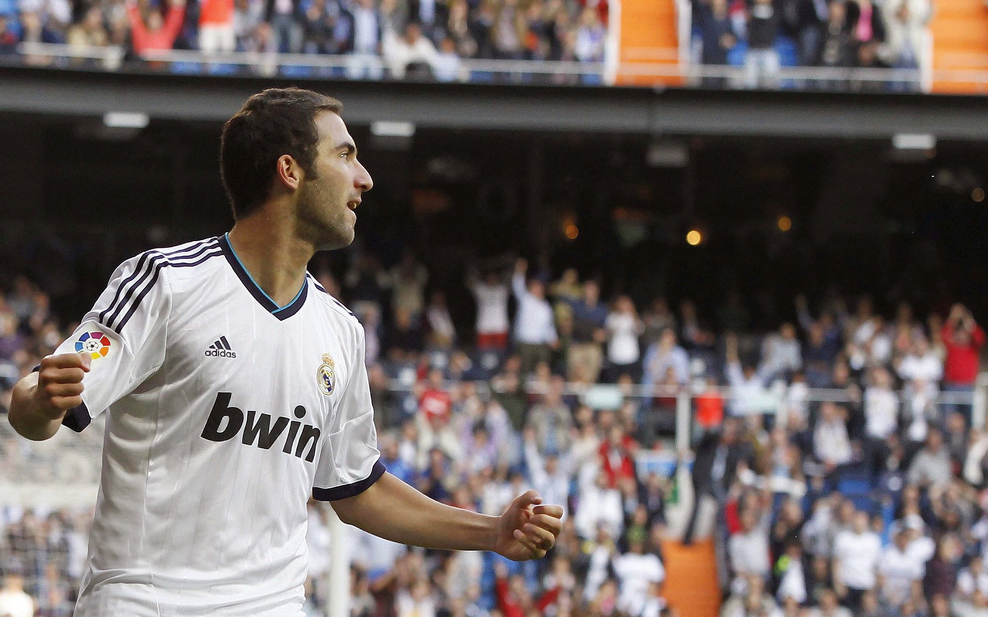 东瀛铁骑血拼马德里,范戴克终场救主定乾坤